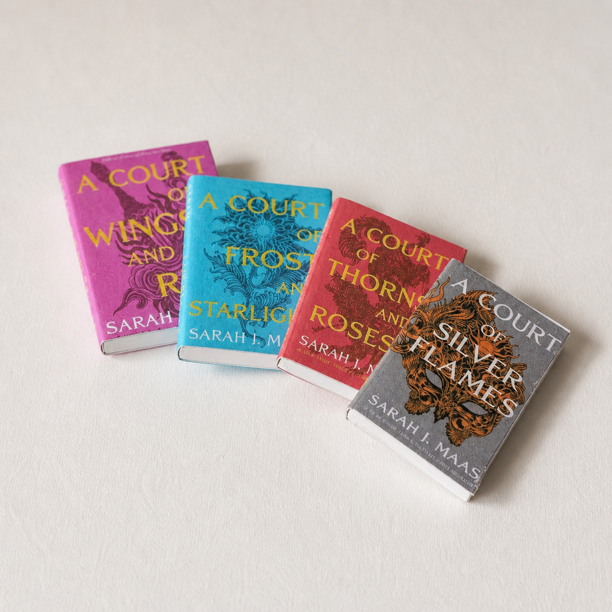 Set 4 Mini Books Decorative – A Court of Thorns and Roses🌹